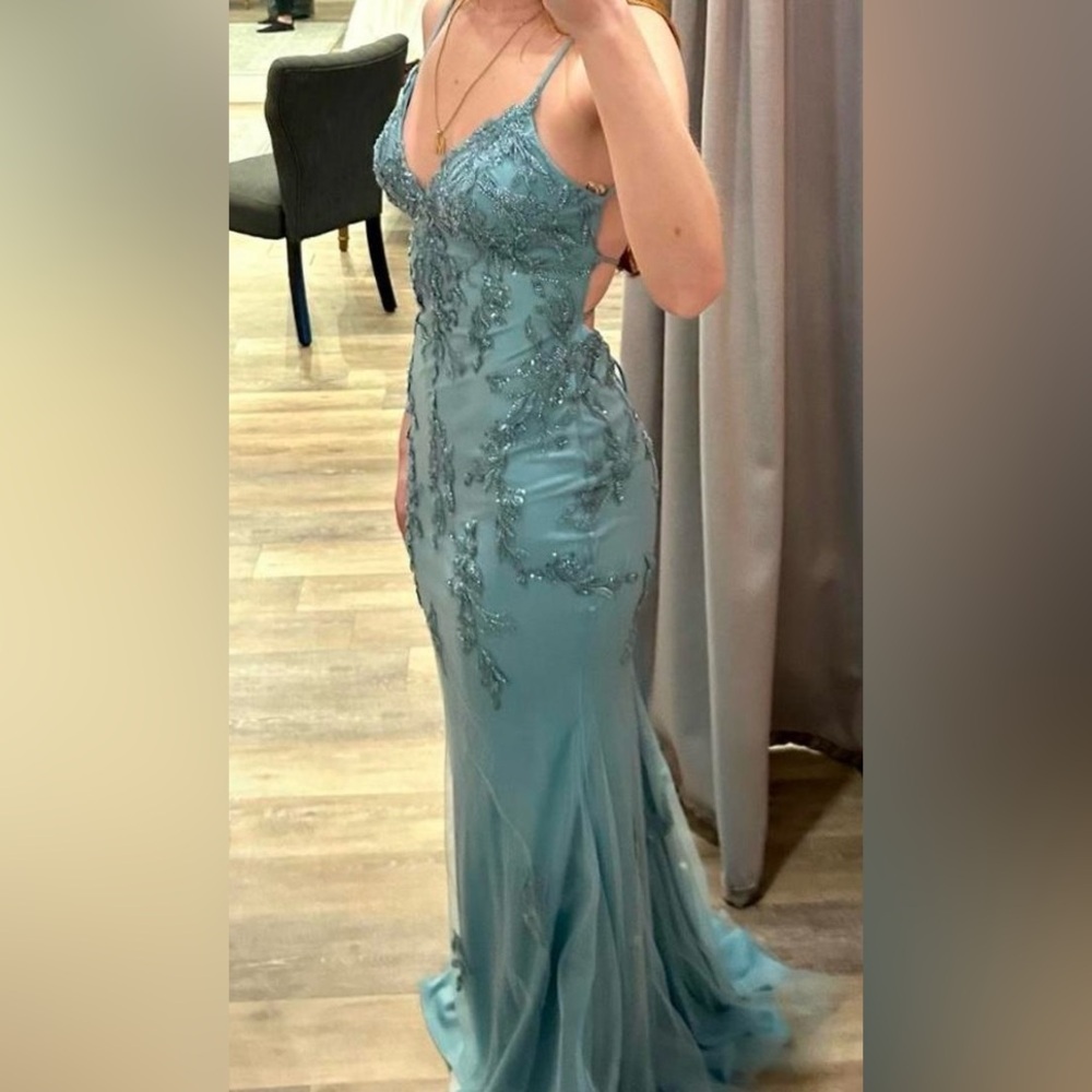 Faviana Pacific Blue Designer Gown size 4 - Picture 3 of 5